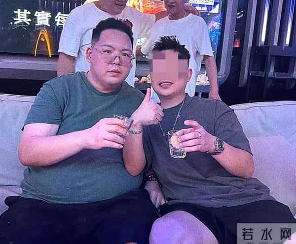 向佑彻底没救了！现身南昌酒吧，新交的女友又胖又颓，烟酒不离手