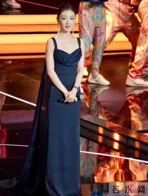 金鸡这一夜,妖艳四射的宋茜和周冬雨,败给了全&39;裹&39;出镜的万茜