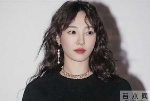 太癫了！王家卫被曝后白百何又自揭伤疤，陪玩陪睡只是冰山一角