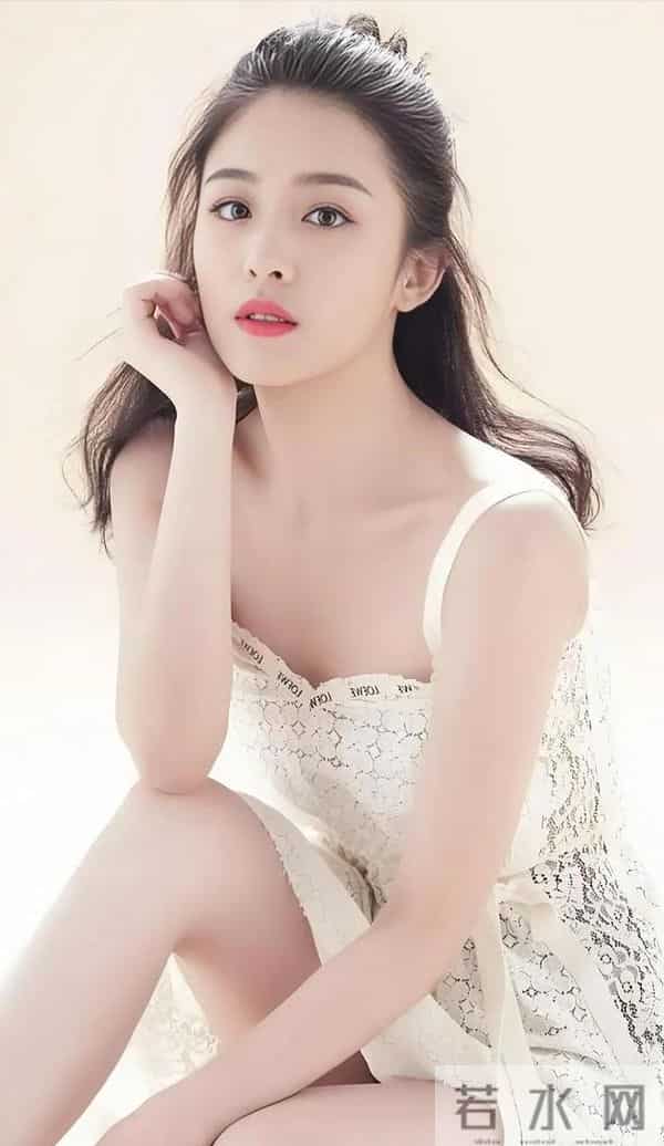 张含韵原来这么美,原以为她是甜妹 没想到身材如此丰腴