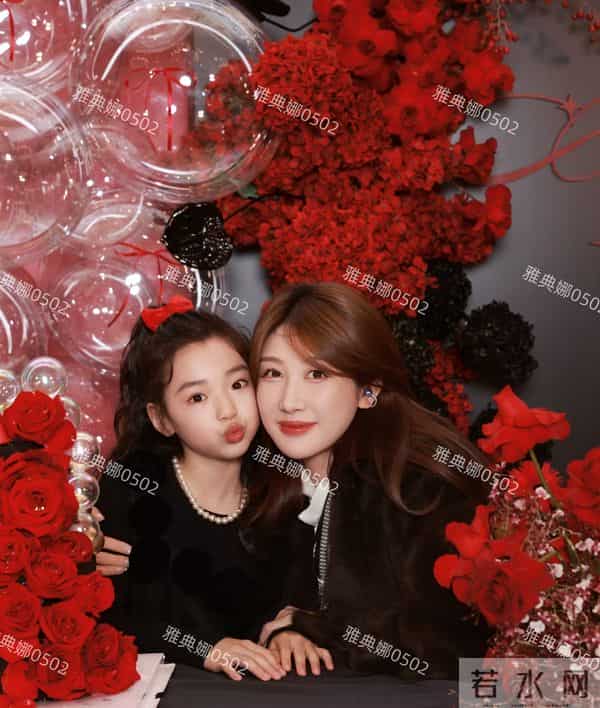 董璇自从二婚后状态肉眼可见的回春了,白蛇造型妩媚不输王祖贤!