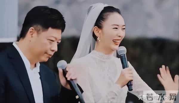 分手22年,40岁的童瑶高调官宣喜讯,如今成为张默高攀不起的存在