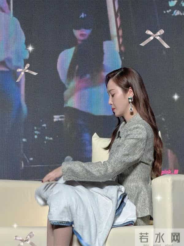 郑秀妍最新照大胆的肉色丝袜银色高跟鞋依旧宝刀不老