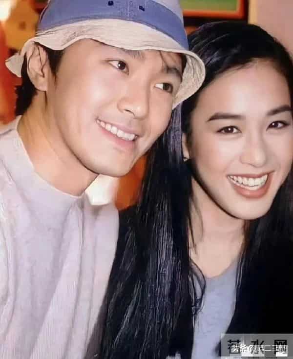 回头一笑百媚生,钟丽缇年轻无人能敌,难怪被称为亚洲性感女神!