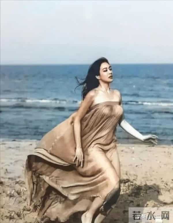 回头一笑百媚生,钟丽缇年轻无人能敌,难怪被称为亚洲性感女神!