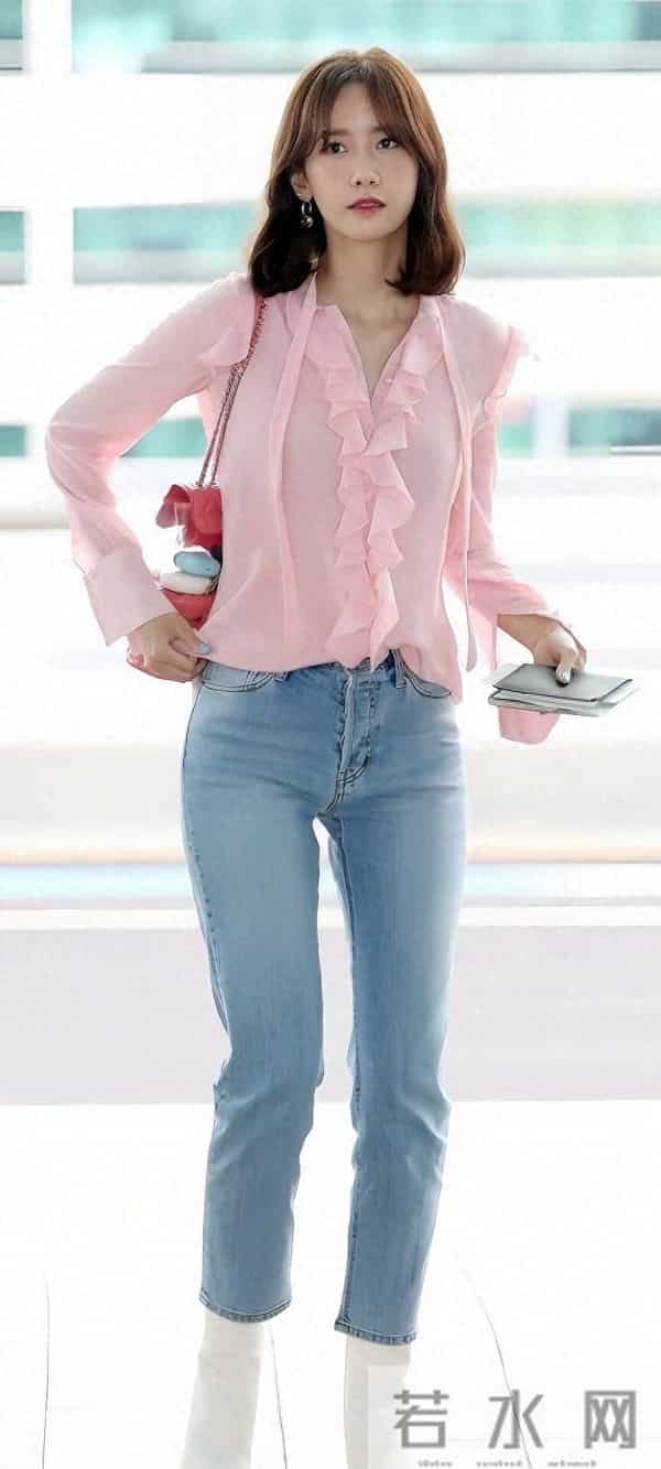 林允儿紧身牛仔裤的性感，是高级又撩人的致命诱惑！