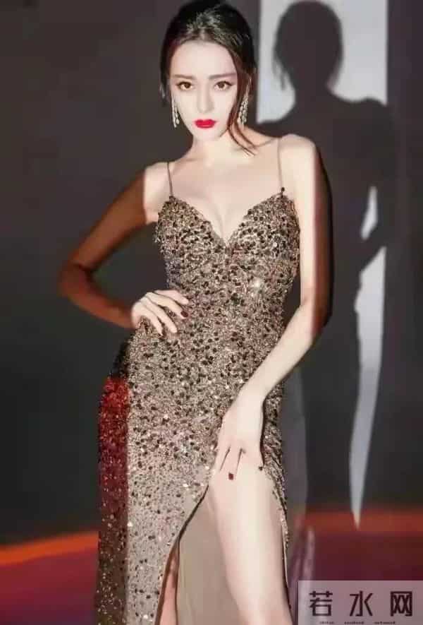 迪丽热巴,饱满呼之欲出,跟大幂幂有一拼