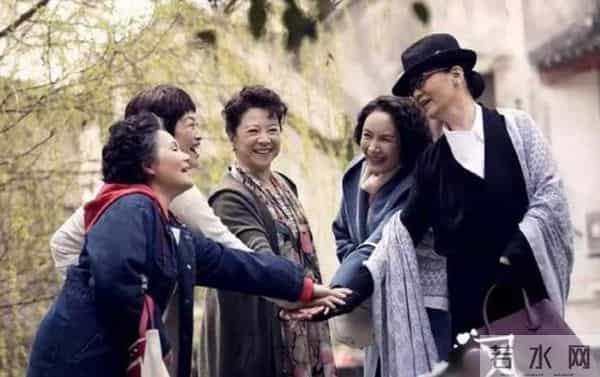 别再闭着眼睛猛夸刘晓庆“年轻”了,她是真的已经老了