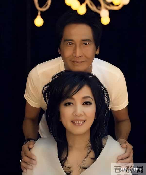 父亲是地产大亨,从小家境殷实,为何孙丽雅会嫁比亲妈还大的齐秦