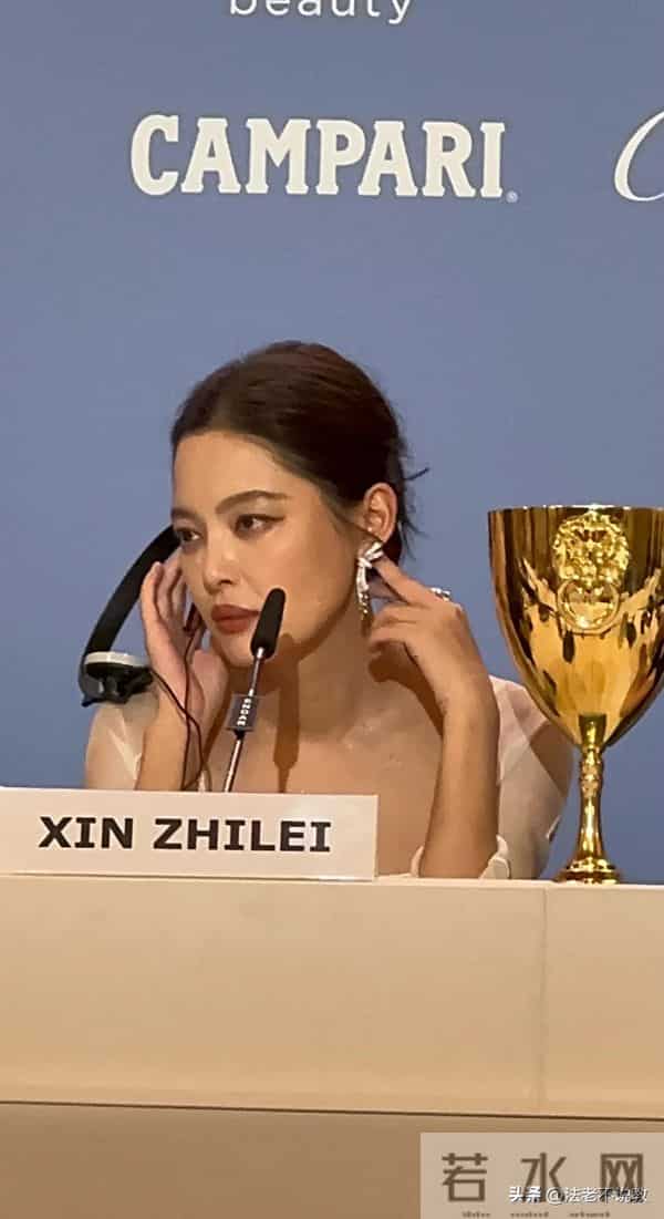 被辛芷蕾反击后,“一言不发”的郝蕾,终于不再顾忌所谓的体面!