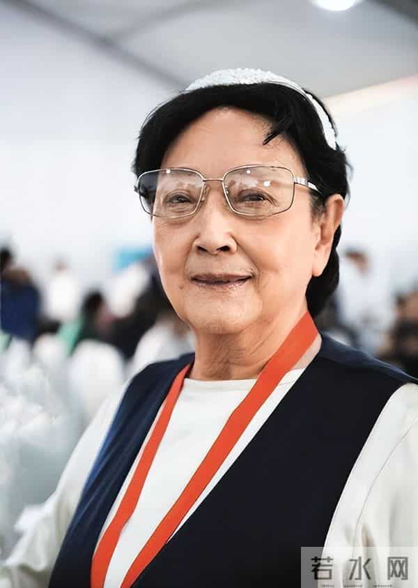 别再闭着眼睛猛夸刘晓庆“年轻”了,她是真的已经老了