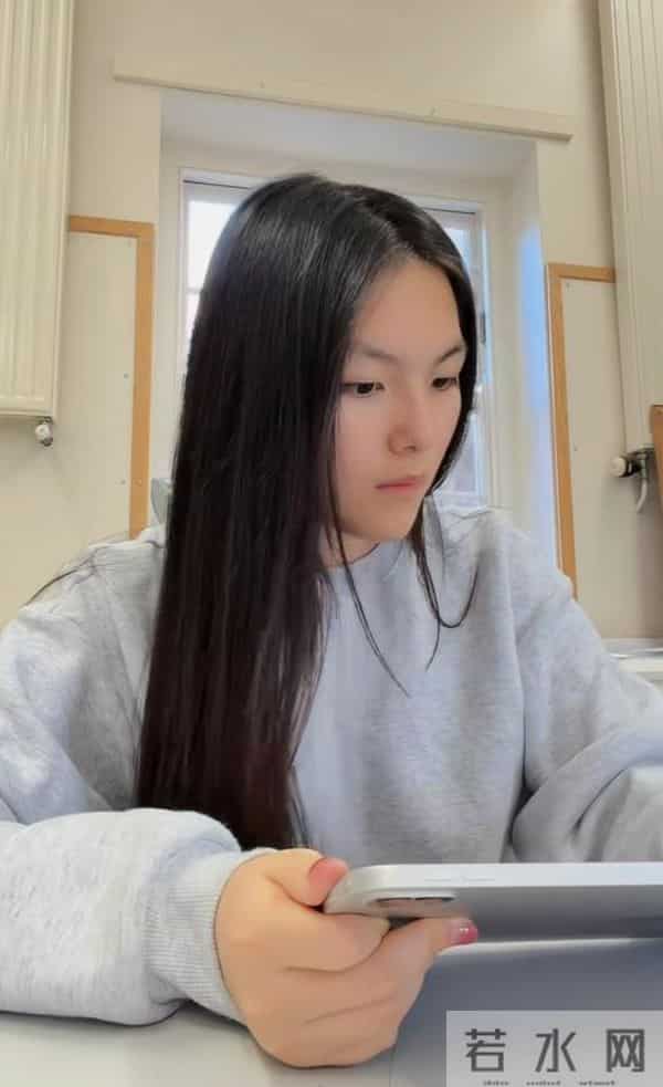 王诗龄晒留学vlog！住宿舍周末还在学习，和同学老师相处好有礼貌