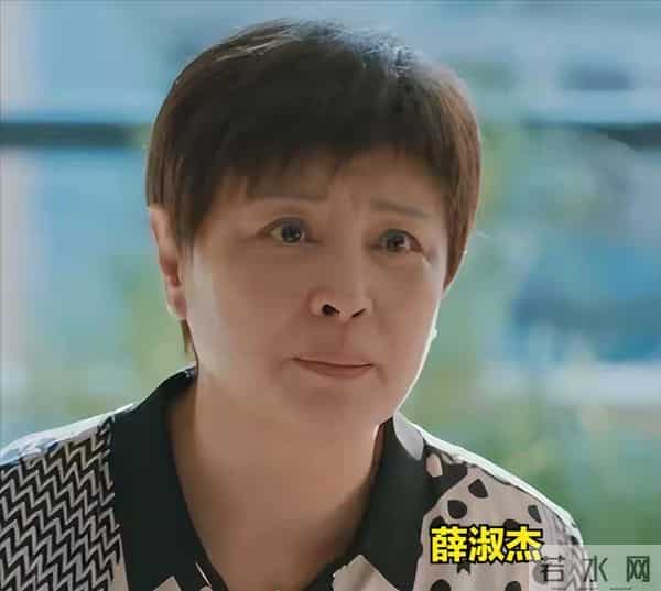 从主持人到演员，她为儿子息影，却在丈夫肝癌去世后，靠演技出圈