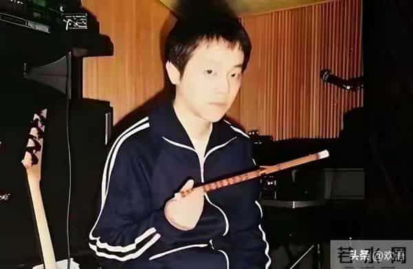 王菲没想到,自己56岁的前夫如今隐居阿那亚,把生活过成了一首诗