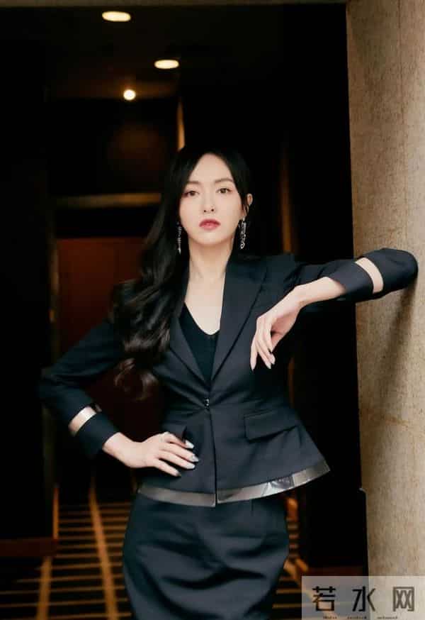 唐嫣的脚是最美的!小腿太细了