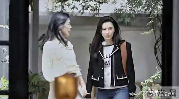 张柏芝的牛仔裤穿搭绝了！素颜状态惊艳全网