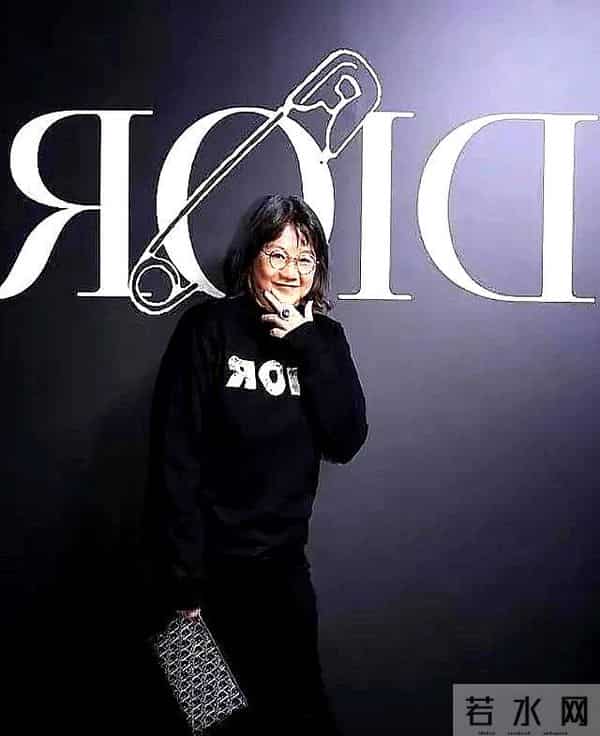 洪晃瘦身30斤惊艳现身：自信的女人，从来不会活在别人的眼睛里