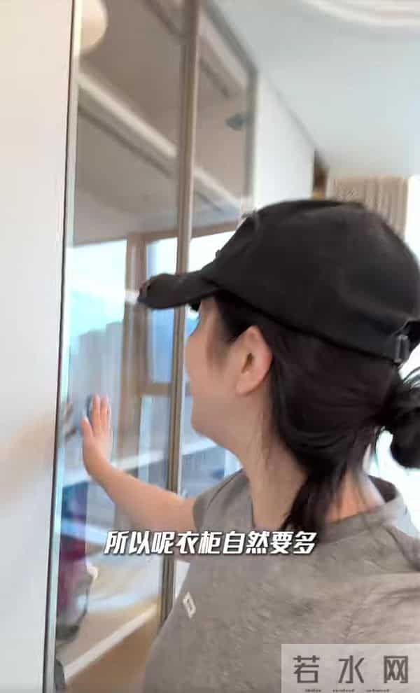 吴雅婷和前夫为女儿庆生,正式告诉儿女已离婚,唯伊心疼妈妈大哭