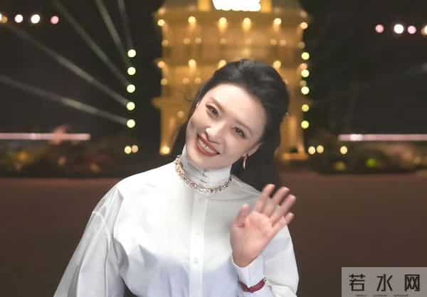 连续17年主持春晚的她,12年婚姻终究离婚,坦白:婚姻只会痛苦