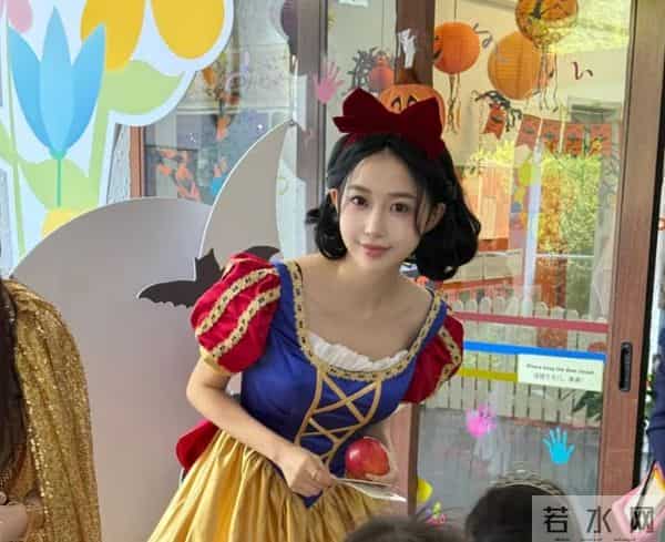 潘玮柏妻子扮白雪公主,参加女儿幼儿园活动,不愧是“最美空姐”