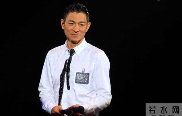 港娱这一夜,64岁的刘德华,将娱乐圈人情世故江湖地位彻底体现