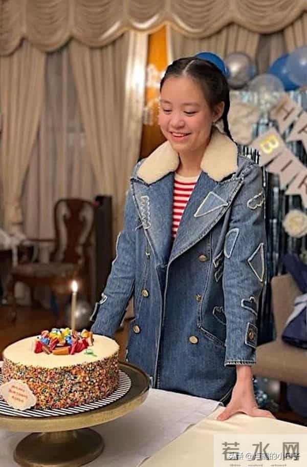 甘比和情敌在较劲，给17岁女儿生日过于低调了！