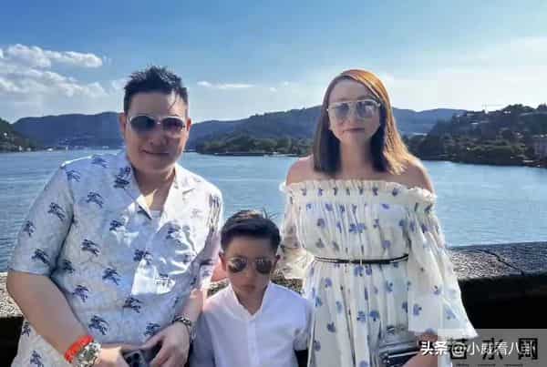 突发!香港知名男星被曝婚内出轨,前一天还在和妻子秀恩爱