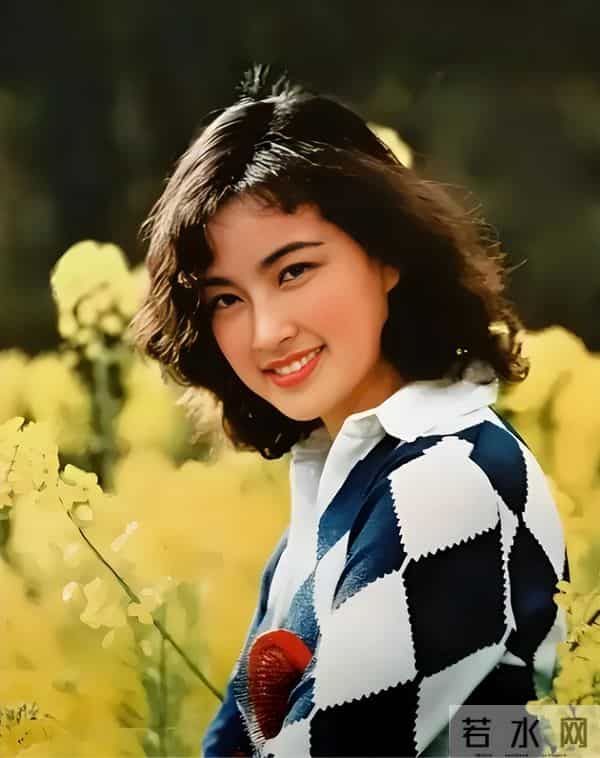 别再闭着眼睛猛夸刘晓庆“年轻”了,她是真的已经老了