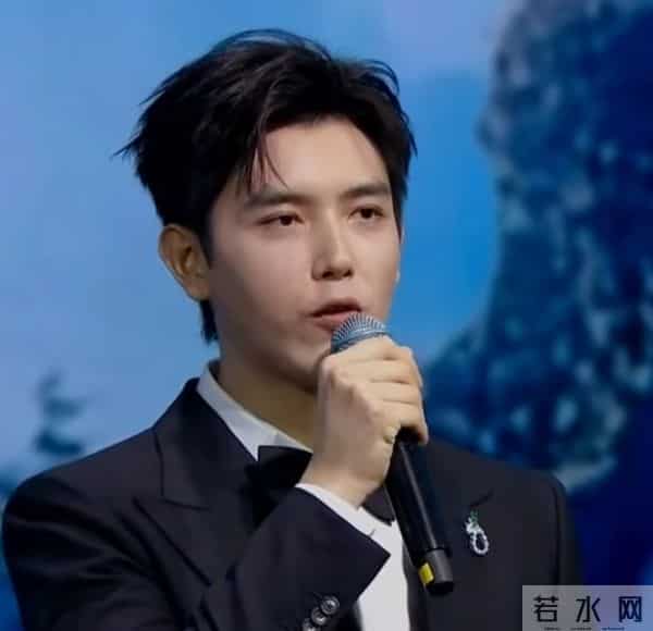 目光呆滞、两眼无神、又肿又僵、说话磕巴篮羽也带不动这个拖油瓶