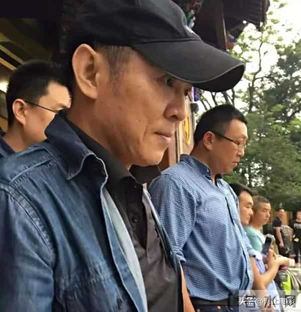 生龙活虎的李连杰、洪金宝,疑血液净化?日赚百万真成冰山一角