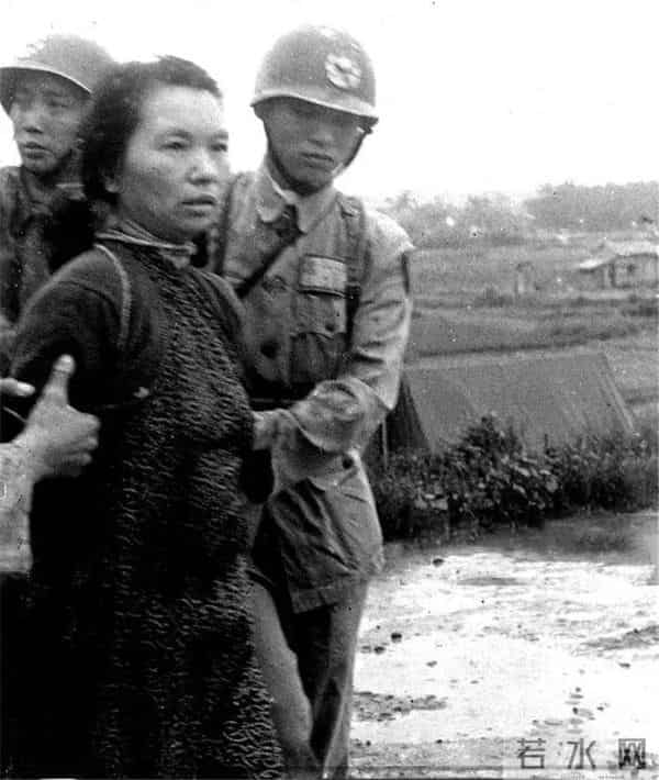 蔡孝乾墓地曝光,坟头长满荒草,墓碑不敢留名,凄凉超乎想象