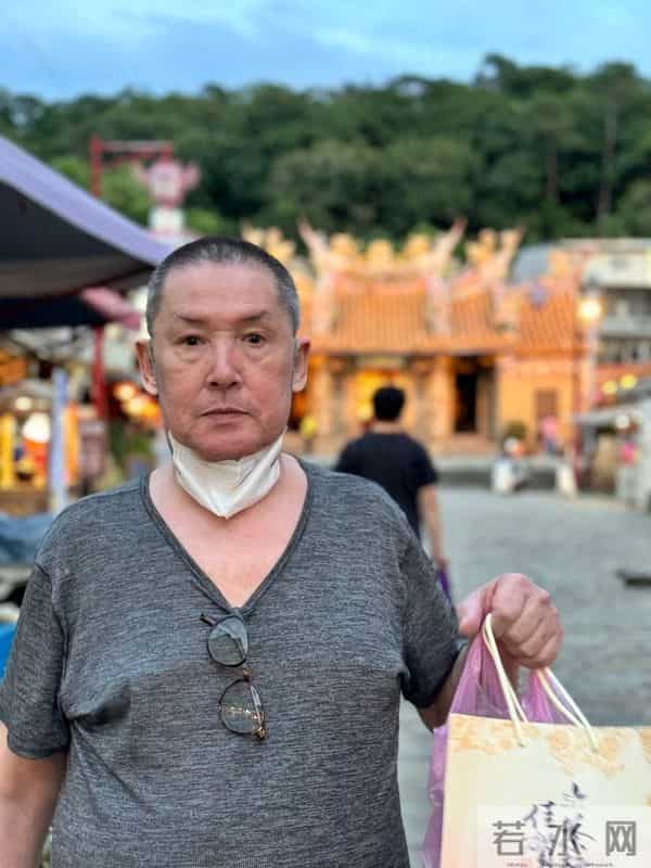 郭爸爸晒自拍，老了但精神足不像癌症患者，郭碧婷带孩子陪伴左右