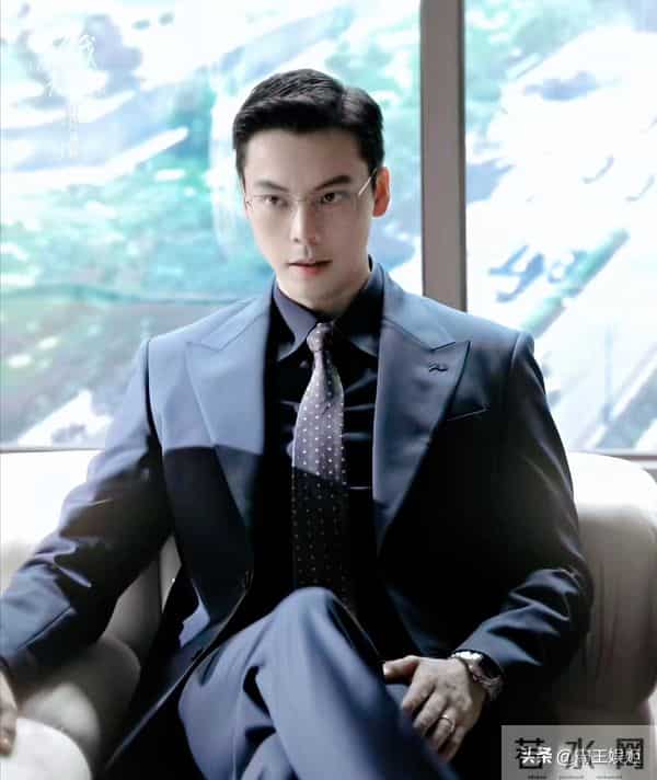 陈伟霆现身谢霆锋演唱会现场,侧颜逆天,霍汶希看得都犯花痴了