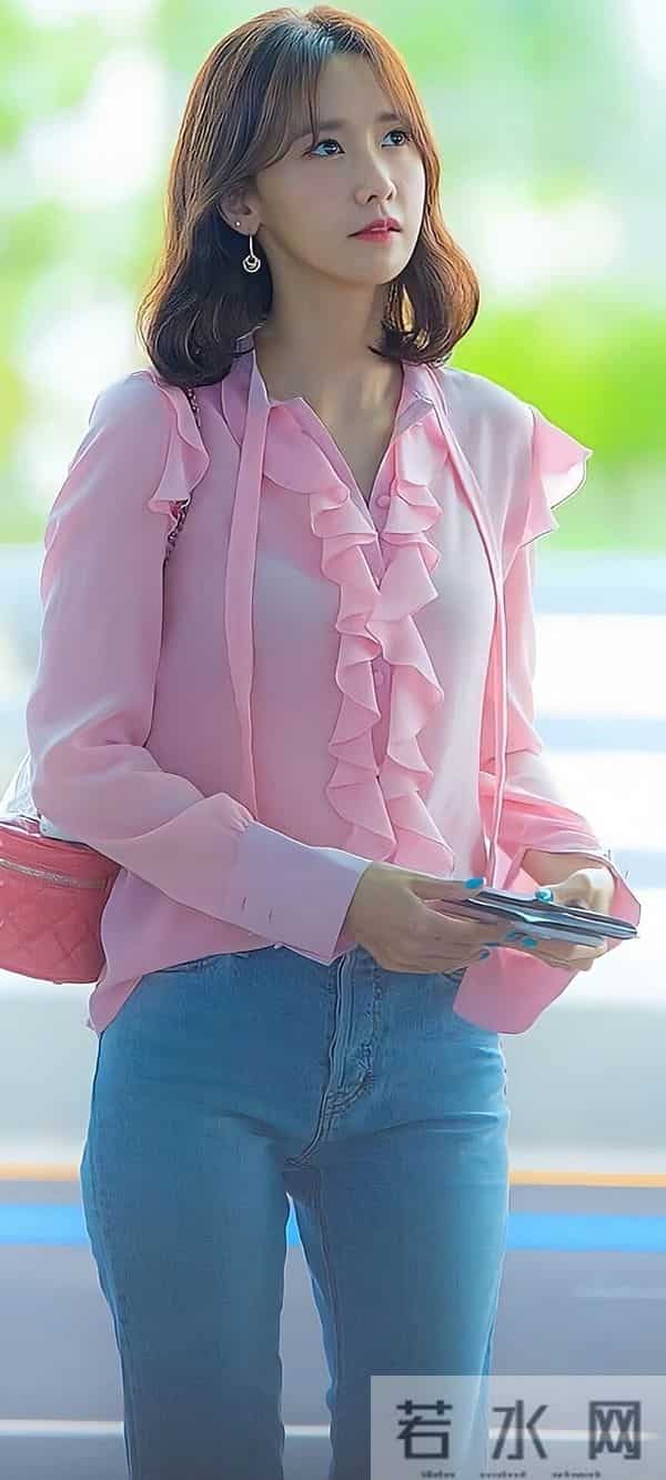 林允儿紧身牛仔裤的性感，是高级又撩人的致命诱惑！