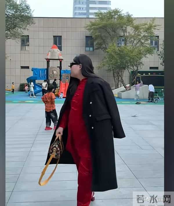 博主模仿李湘冲上热搜，李湘发文晒瘦身照回击，看来她也坐不住了