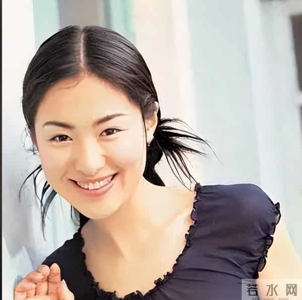 与聂远同居6年被抛弃,嫁给外交官被宠成宝,如今49岁胖到不敢认