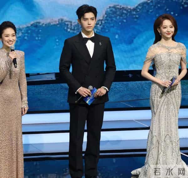 目光呆滞、两眼无神、又肿又僵、说话磕巴篮羽也带不动这个拖油瓶