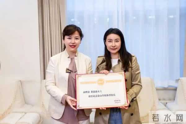 霍震霆没想到，官宣新身份没多久，儿媳郭晶晶再次让阔太圈沉默了