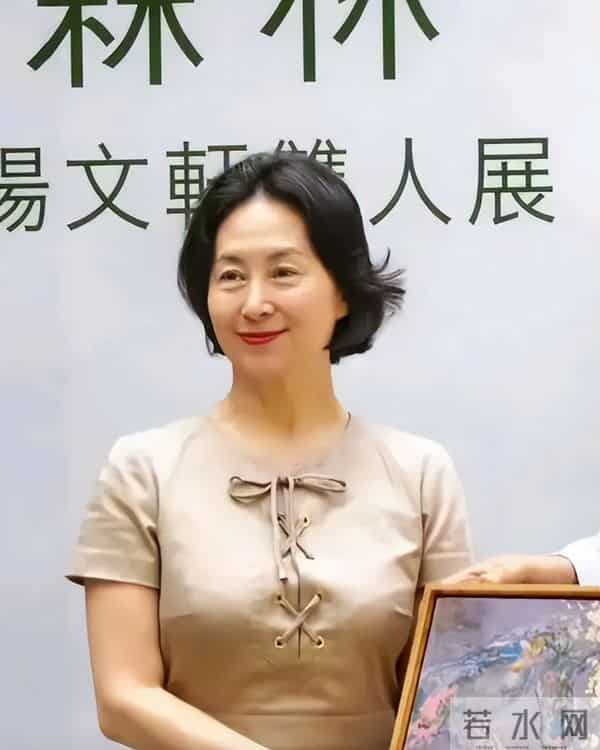 何猷君也没想到，自己63岁的大姐何超琼，竟还能再为赌王家族争光