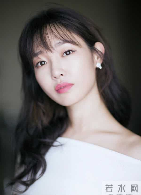 太癫了！王家卫被曝后白百何又自揭伤疤，陪玩陪睡只是冰山一角