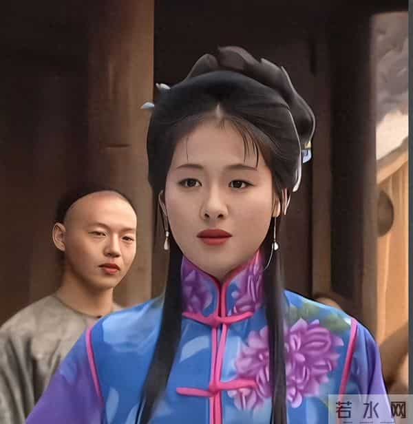 与聂远同居6年被抛弃，嫁给外交官被宠成宝，如今49岁胖到不敢认