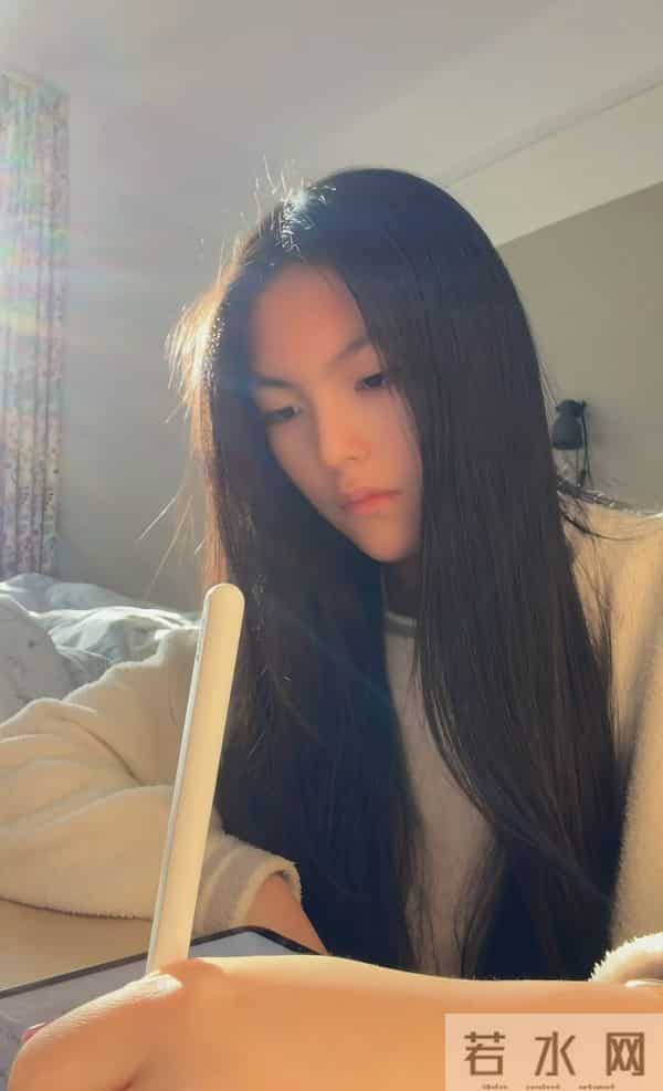 16岁王诗龄晒留学日常,住宿舍周末还在学习,瘦下来五官好像李湘