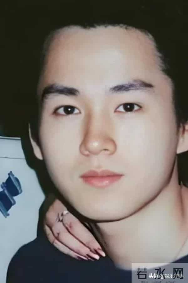 陪玩陪睡只是牛刀小试,王家卫再曝坏消息,黑手套养的明目张胆