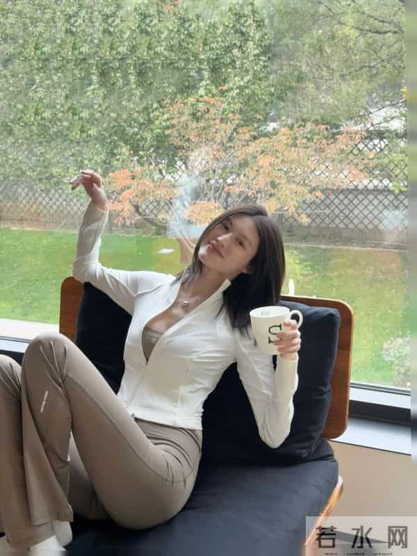 何穗产后首晒照,网友:这是刚生完的人吗?