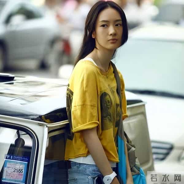 当40岁童谣跟42岁蒋欣站一起,我才彻底明白,女演员气质有多重要