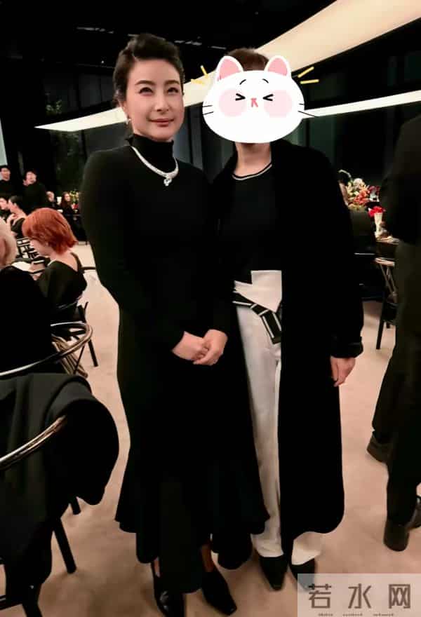 这一夜,巩俐头发白了,朱珠和卡地亚高层跳舞,郭晶晶盘发贵气