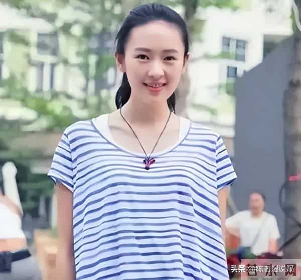 分手22年,40岁的童谣高调官宣喜讯,早已成为张默高攀不起的存在