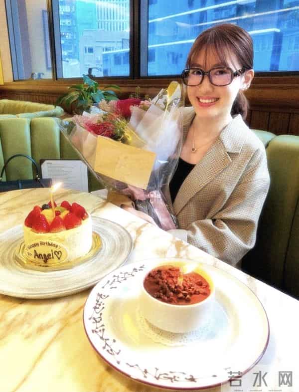 TVB上位小花获好友庆生！去年突然低调大婚，婚后多次被传有孕