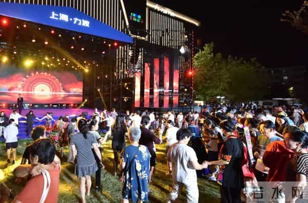 事发上海机场,他一个姿势引发全网热议!网友:果然压轴的都是重量级的