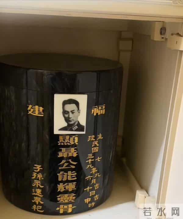 蔡孝乾墓地曝光,坟头长满荒草,墓碑不敢留名,凄凉超乎想象